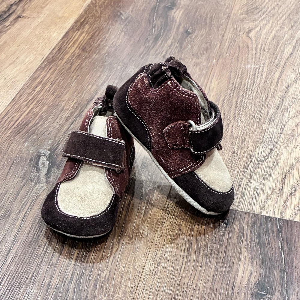 Robeez Brown Suede Baby Walker Shoes Soft Sole Velcro 6-12m